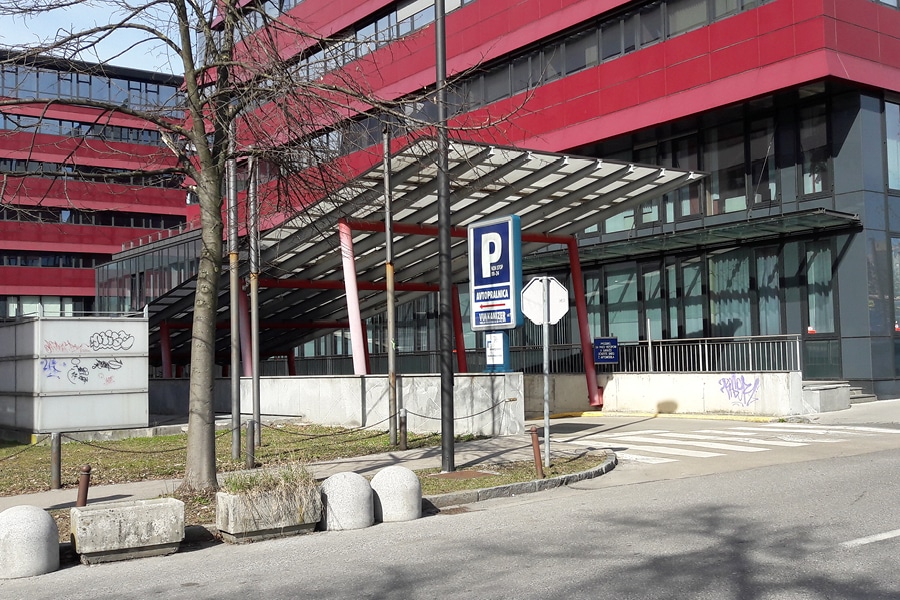 Zdravstveni-dom-Ljubljana-Center-Parkirna-Hiša-Metelkova