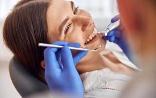 Čiščenje zobnega kamna in poliranje zob