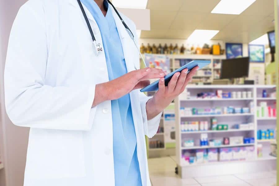 Zaposleni v dežurni lekarni v Sloveniji