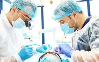 Poseg apikotomije v kirurški ordinaciji