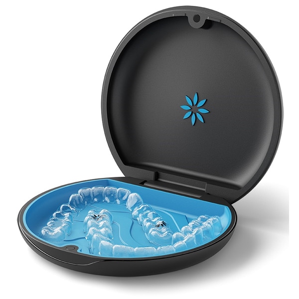 Nevidni aparat za zobe invisalign